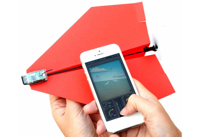 avion papel smartphone
